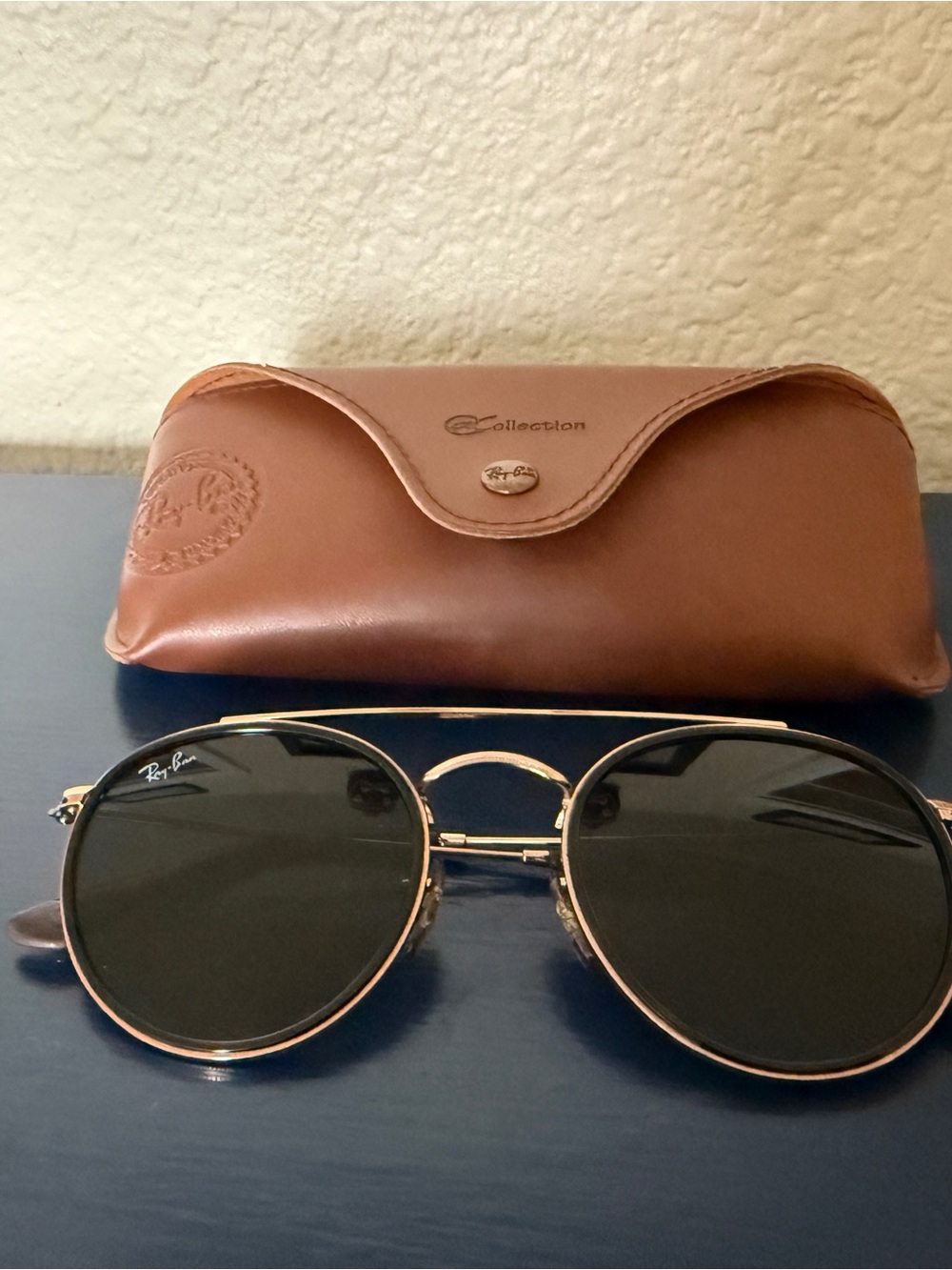 Ray-Ban Round Metal Sunglasses with Brown Case - Black Lenses